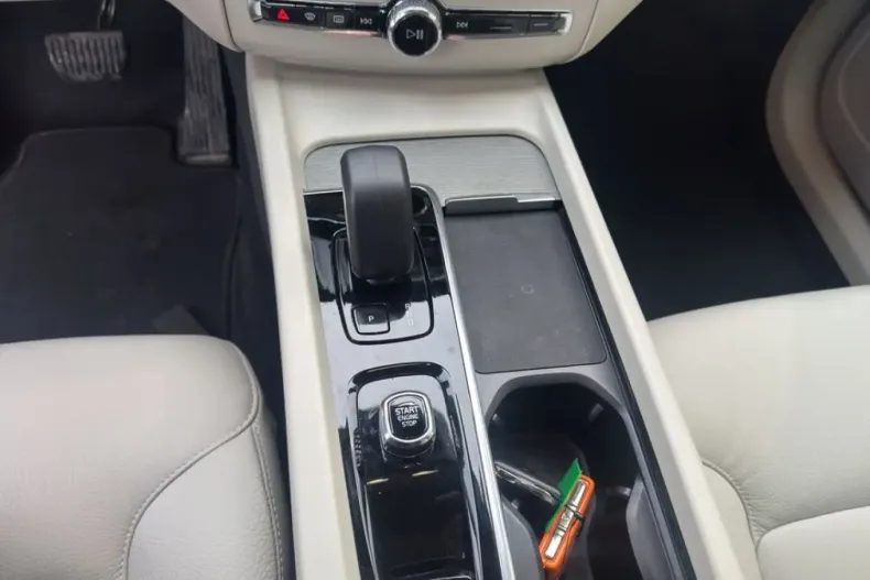 Volvo XC60 din 2025 cu 15.418 km - oferta VOL221609 - foto 10