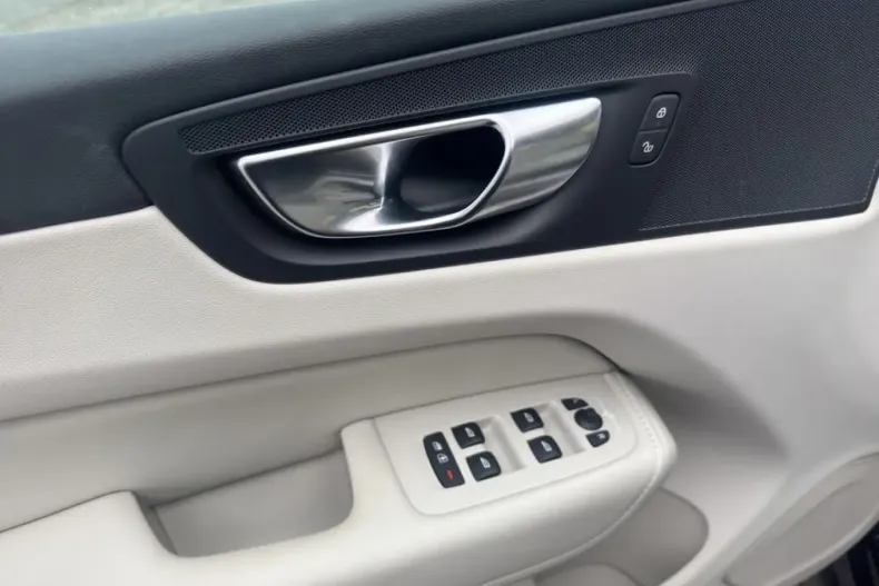 Volvo XC60 din 2025 cu 15.418 km - oferta VOL221609 - foto 12