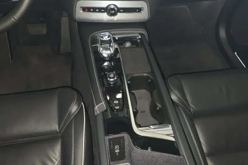 Volvo XC90 din 2024 cu 59.397 km - oferta VOL221618 - foto 18