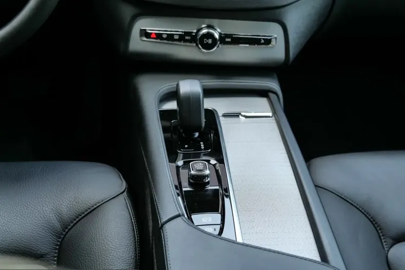 Volvo XC90 din 2025 cu 22.971 km - oferta VOL221619 - foto 11