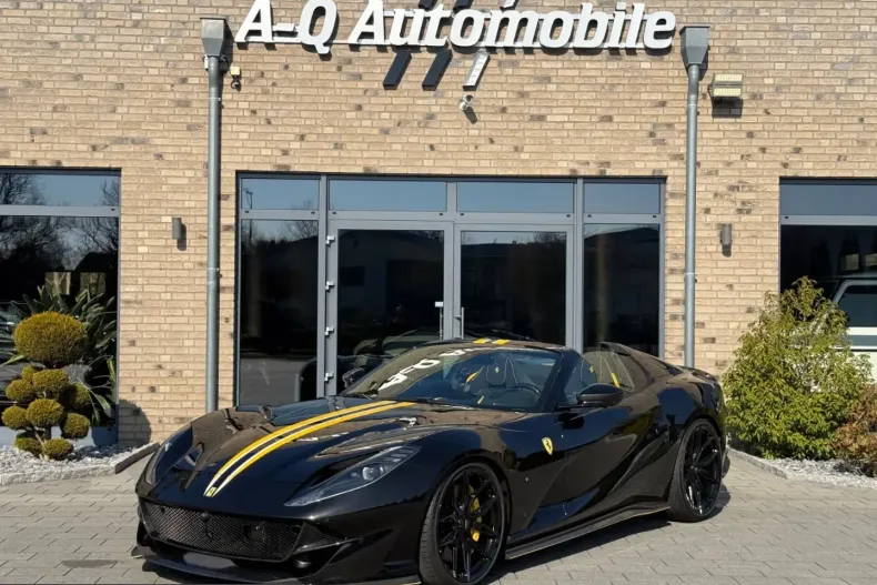 Ferrari 812 din 2023 cu 1.481 km - oferta FER221659 - foto 1