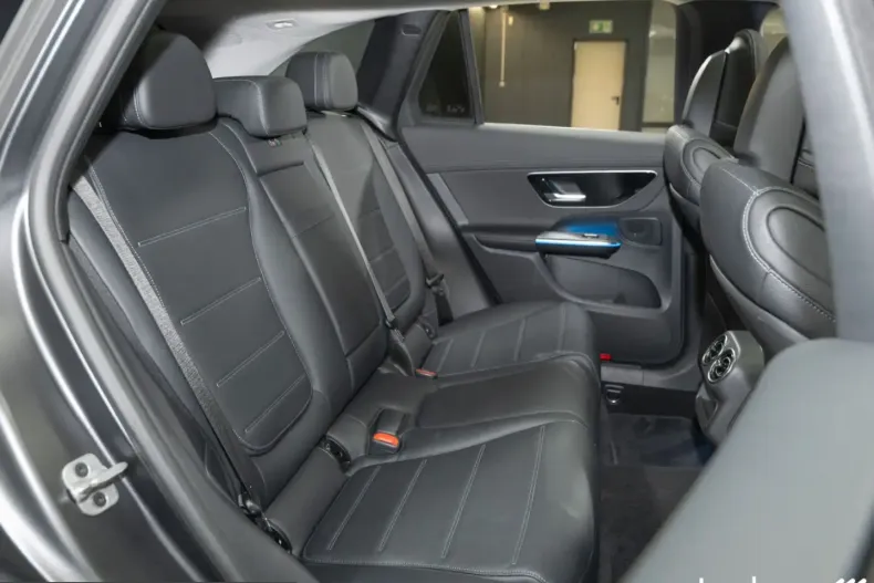 Mercedes-Benz GLC 200 (Clasa GLC) din 2023 cu 9.389 km - oferta MER221671 - foto 16