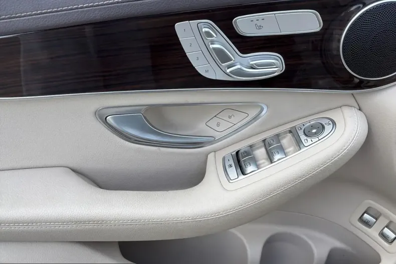 Mercedes-Benz GLC 300 (Clasa GLC) din 2022 cu 59.998 km - oferta MER221674 - foto 25