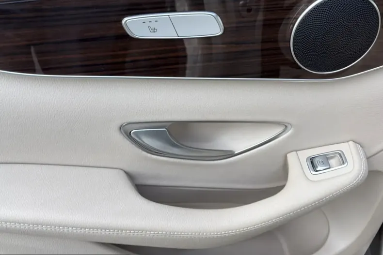 Mercedes-Benz GLC 300 (Clasa GLC) din 2022 cu 59.998 km - oferta MER221674 - foto 26