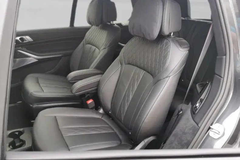 BMW X7 (Seria X) din 2024 cu 15.302 km - oferta BMW221716 - foto 8