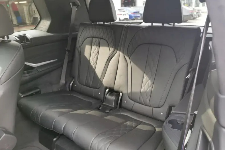 BMW X7 (Seria X) din 2024 cu 15.302 km - oferta BMW221716 - foto 16