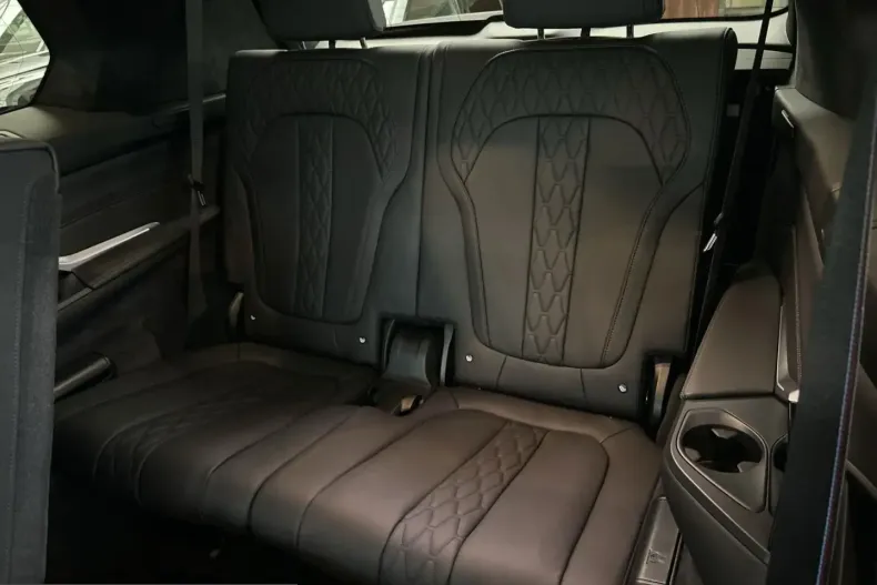 BMW X7 (Seria X) din 2025 cu 24.065 km - oferta BMW221746 - foto 11