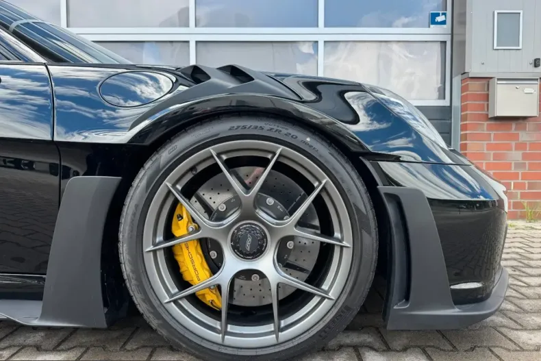 Porsche 992 din 2025 cu 1.790 km - oferta POR221755 - foto 1