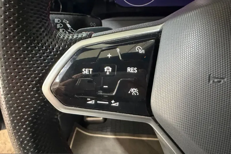 Volkswagen Golf din 2024 cu 32.920 km - oferta VOL221773 - foto 19