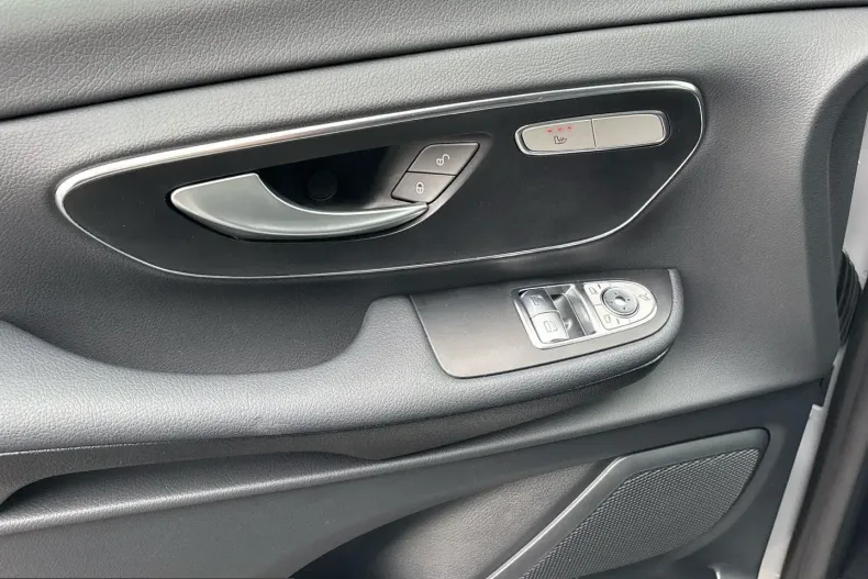 Mercedes-Benz V 300 (Clasa V) din 2024 cu 14.200 km - oferta MER221775 - foto 11