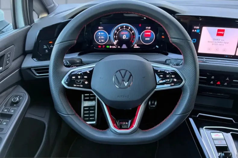 Volkswagen Golf din 2024 cu 20.148 km - oferta VOL221778 - foto 12
