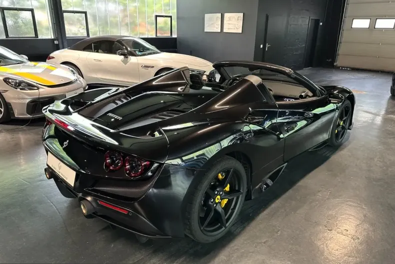 Ferrari F8 din 2023 cu 5.500 km - oferta FER221781 - foto 4