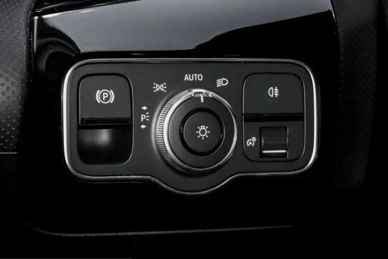 Mercedes-Benz CLA 180 (Clasa CLA) din 2025 cu 30.474 km - oferta MER221782 - foto 16