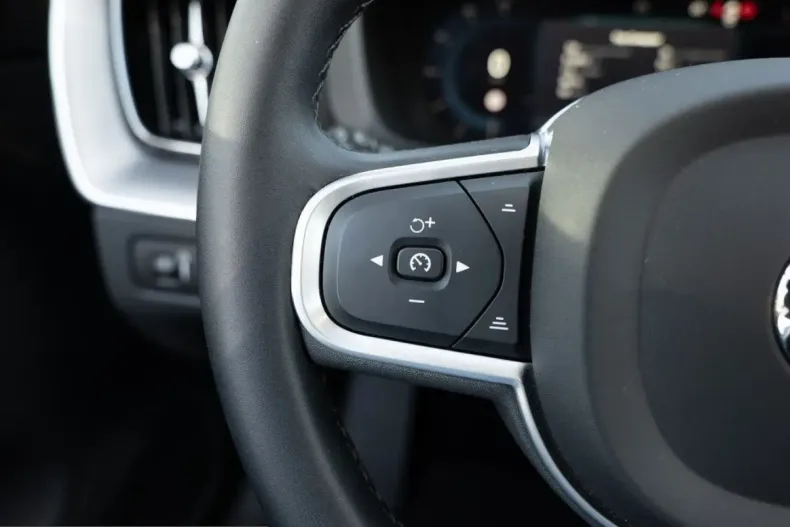 Volvo XC60 din 2022 cu 46.286 km - oferta VOL221785 - foto 37