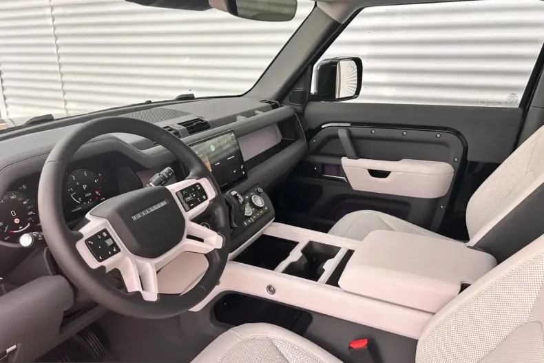 Land Rover Defender din 2024 cu 14.500 km - oferta LAN221794 - foto 6
