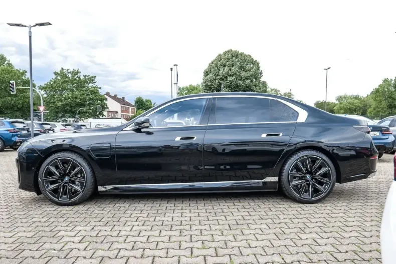 BMW 750 (Seria 7) din 2024 cu 36.345 km - oferta BMW221796 - foto 4