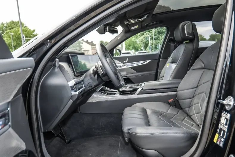 BMW 750 (Seria 7) din 2024 cu 36.345 km - oferta BMW221796 - foto 11