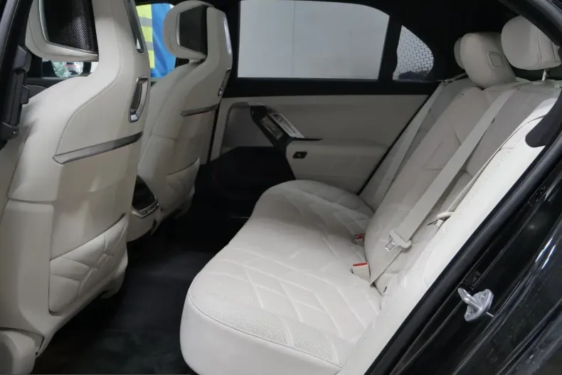 BMW 740 (Seria 7) din 2025 cu 20.000 km - oferta BMW221799 - foto 8