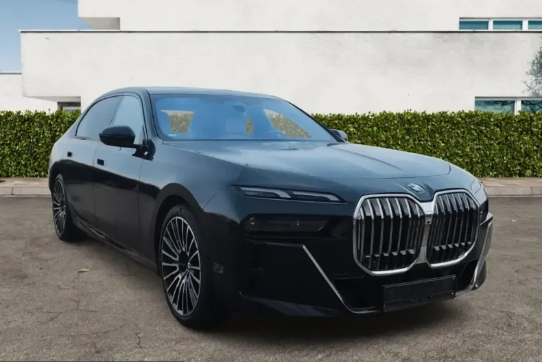 BMW 740 (Seria 7) din 2024 cu 51.956 km - oferta BMW221800 - foto 1