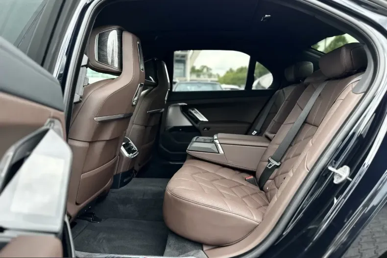 BMW 740 (Seria 7) din 2025 cu 1.900 km - oferta BMW221803 - foto 13