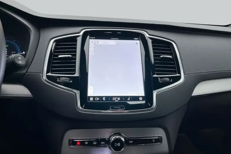 Volvo XC90 din 2023 cu 45.439 km - oferta VOL221806 - foto 19