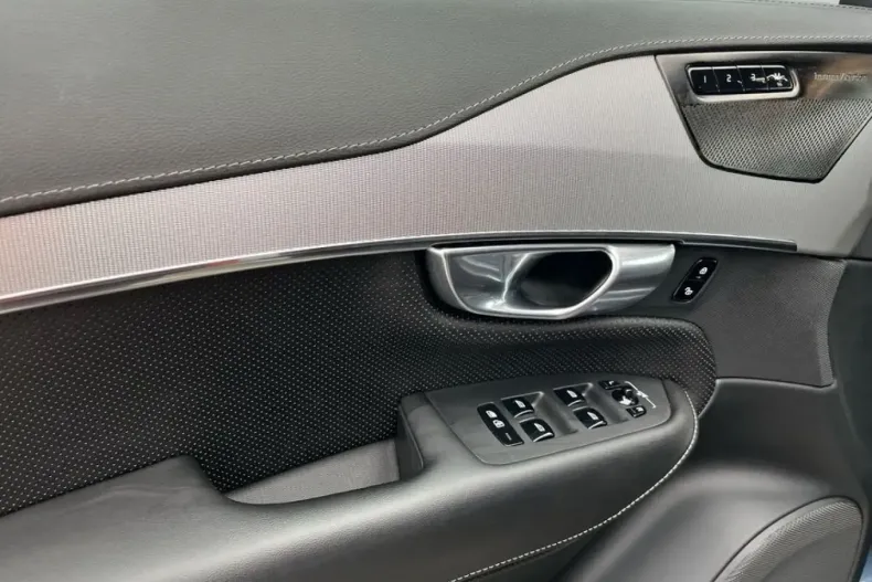 Volvo XC90 din 2023 cu 45.439 km - oferta VOL221806 - foto 20