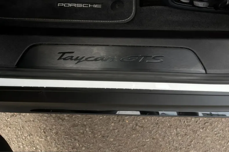Porsche Taycan din 2022 cu 55.476 km - oferta POR221828 - foto 25