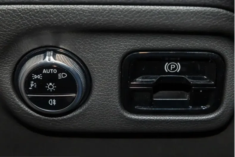 Mercedes-Benz EQE din 2025 cu 5.500 km - oferta MER221838 - foto 20