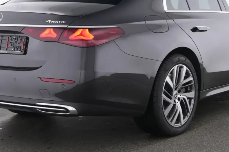 Mercedes-Benz E 300 (Clasa E) din 2025 cu 11.500 km - oferta MER221841 - foto 4