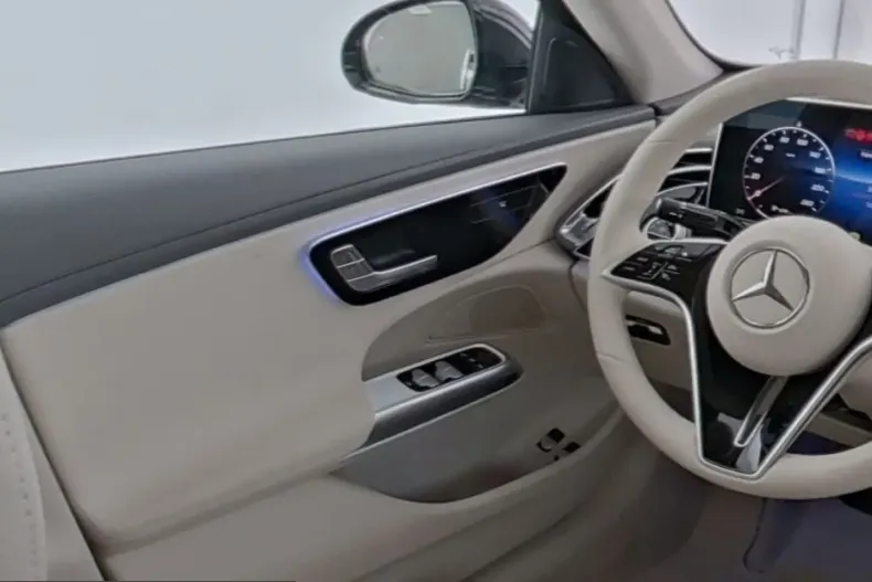 Mercedes-Benz E 300 (Clasa E) din 2025 cu 11.500 km - oferta MER221841 - foto 8