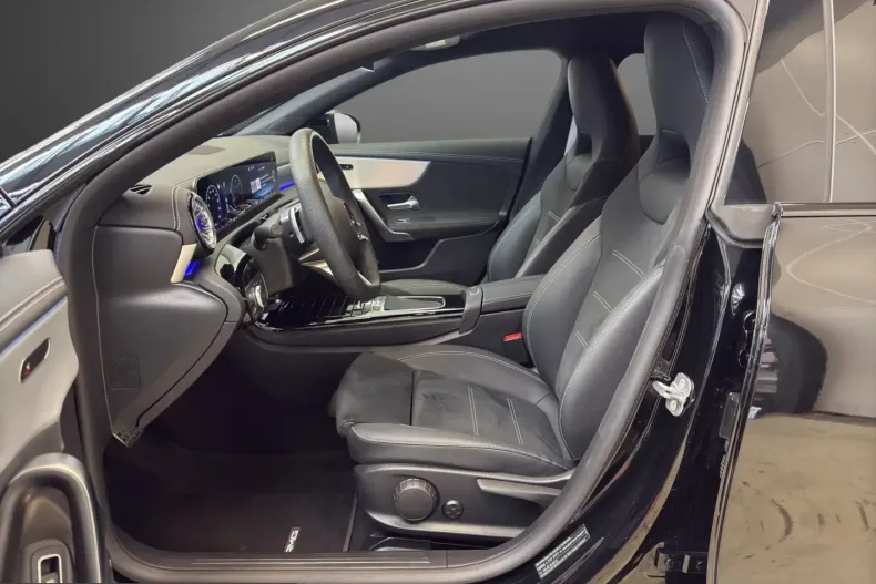 Mercedes-Benz CLA 200 (Clasa CLA) din 2025 cu 12.052 km - oferta MER221847 - foto 7