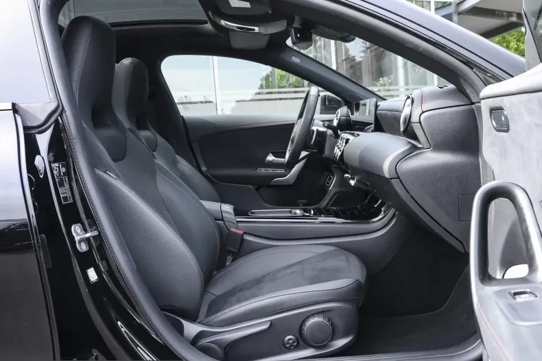Mercedes-Benz CLA 200 (Clasa CLA) din 2025 cu 17.333 km - oferta MER221848 - foto 4