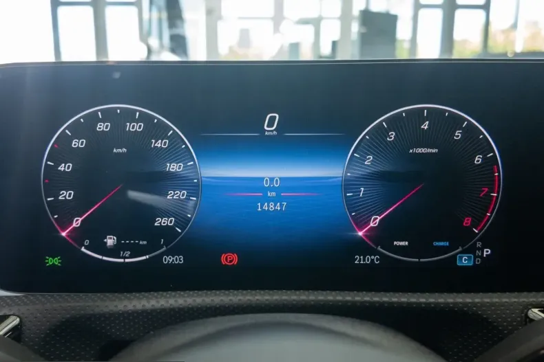 Mercedes-Benz CLA 200 (Clasa CLA) din 2024 cu 14.847 km - oferta MER221850 - foto 11