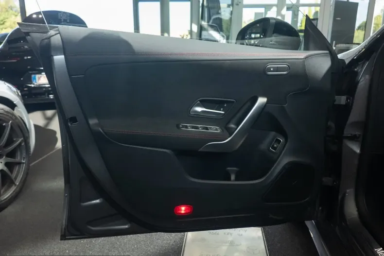 Mercedes-Benz CLA 200 (Clasa CLA) din 2024 cu 14.847 km - oferta MER221850 - foto 19