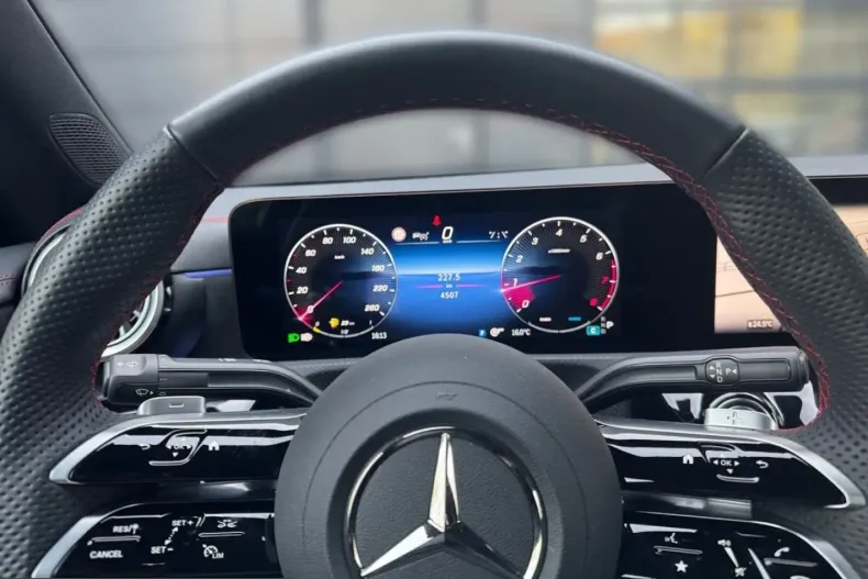 Mercedes-Benz CLA 200 (Clasa CLA) din 2024 cu 5.000 km - oferta MER221851 - foto 8