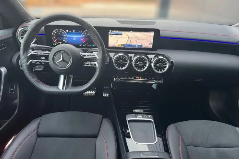 Mercedes-Benz CLA 200 (Clasa CLA) din 2024 cu 5.000 km - oferta MER221851 - foto 10