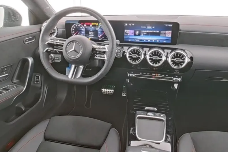 Mercedes-Benz CLA 180 (Clasa CLA) din 2025 cu 12.215 km - oferta MER221853 - foto 5
