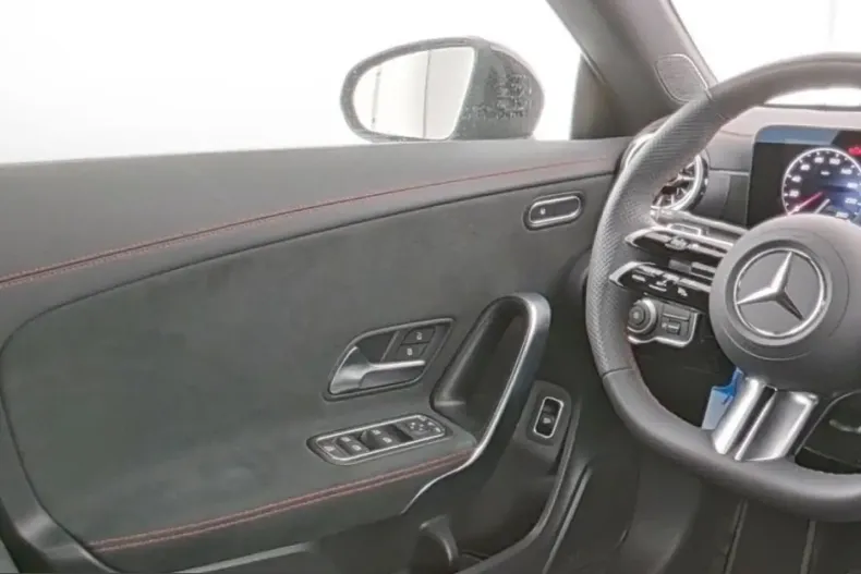 Mercedes-Benz CLA 180 (Clasa CLA) din 2025 cu 12.215 km - oferta MER221853 - foto 8