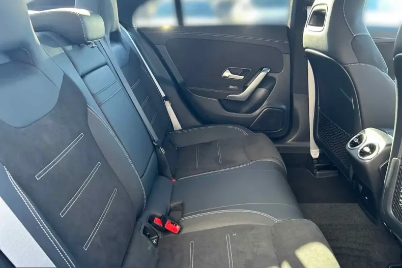 Mercedes-Benz CLA 200 (Clasa CLA) din 2025 cu 7.039 km - oferta MER221854 - foto 9