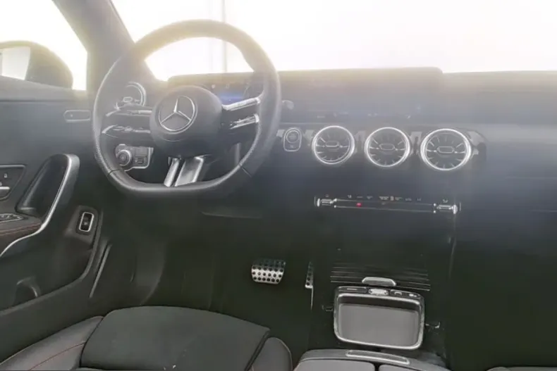 Mercedes-Benz CLA 180 (Clasa CLA) din 2025 cu 20.764 km - oferta MER221855 - foto 6