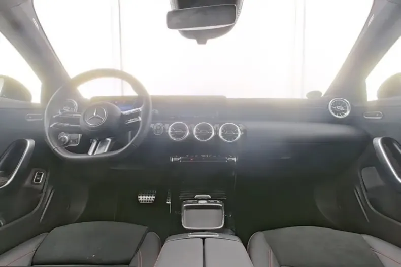 Mercedes-Benz CLA 180 (Clasa CLA) din 2025 cu 20.764 km - oferta MER221855 - foto 7