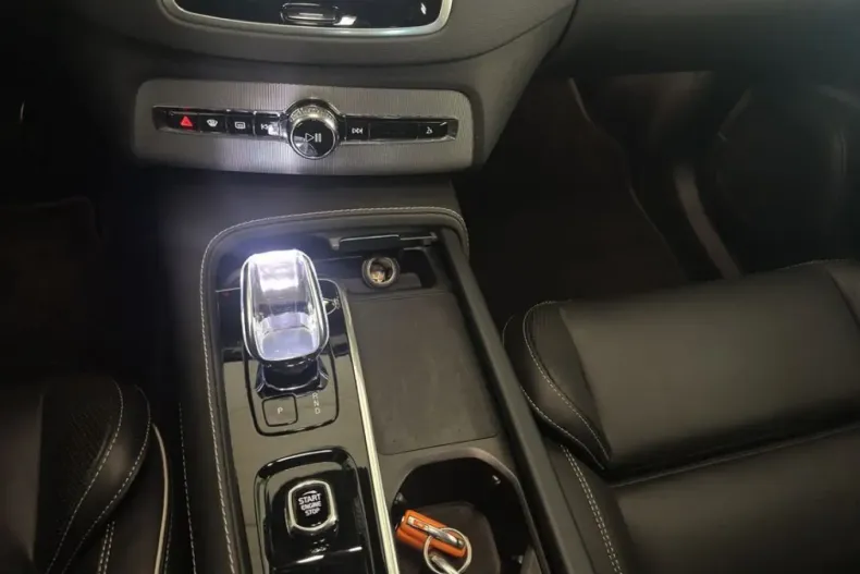 Volvo XC90 din 2024 cu 33.948 km - oferta VOL221860 - foto 12