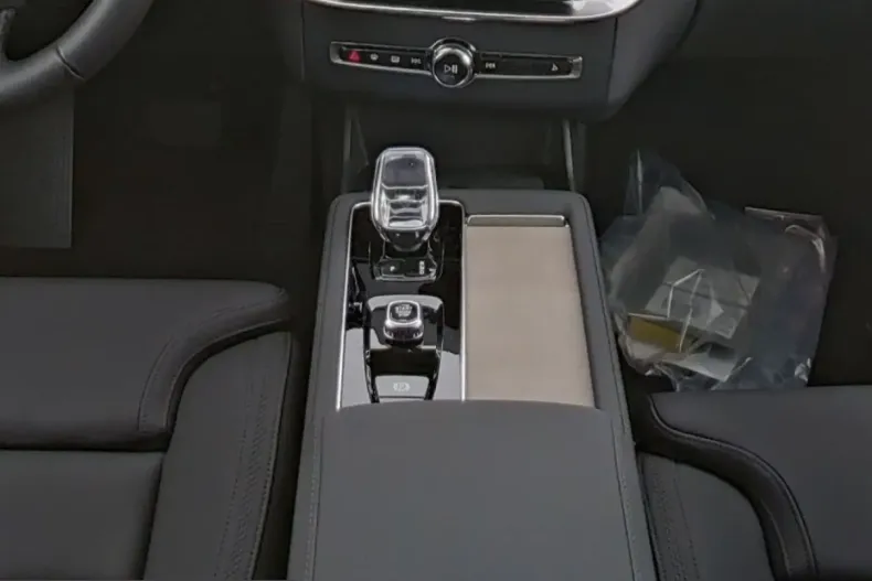 Volvo XC90 din 2025 cu 9.934 km - oferta VOL221861 - foto 9