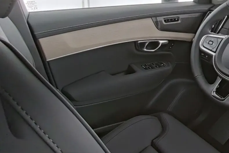 Volvo XC90 din 2025 cu 9.934 km - oferta VOL221861 - foto 12