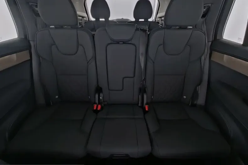 Volvo XC90 din 2025 cu 9.934 km - oferta VOL221861 - foto 13