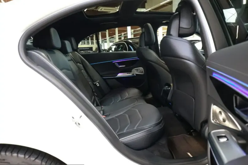 Mercedes-Benz E 400 (Clasa E) din 2025 cu 20.540 km - oferta MER221868 - foto 4
