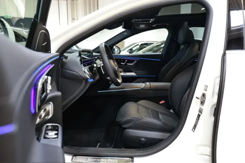 Mercedes-Benz E 400 (Clasa E) din 2025 cu 20.540 km - oferta MER221868 - foto 8