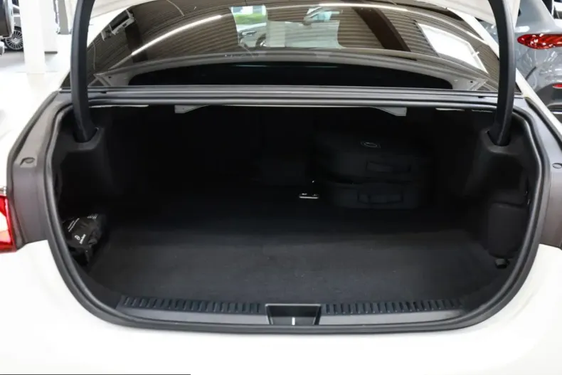 Mercedes-Benz E 400 (Clasa E) din 2025 cu 20.540 km - oferta MER221868 - foto 25