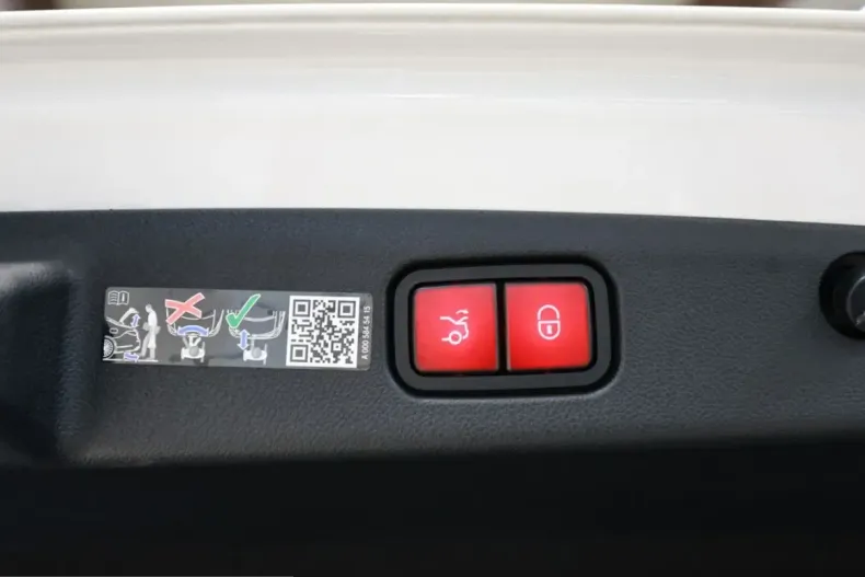 Mercedes-Benz E 400 (Clasa E) din 2025 cu 20.540 km - oferta MER221868 - foto 26