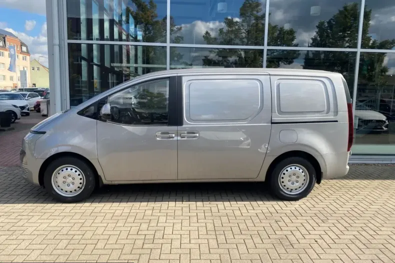 Hyundai Staria din 2024 cu 3.700 km - oferta HYU221879 - foto 3